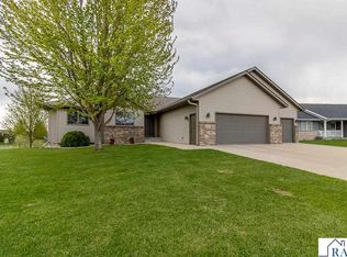 201 Pebble Creek Dr, Mankato, MN 56001