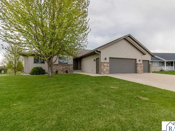 201 Pebble Creek Dr, Mankato, MN 56001