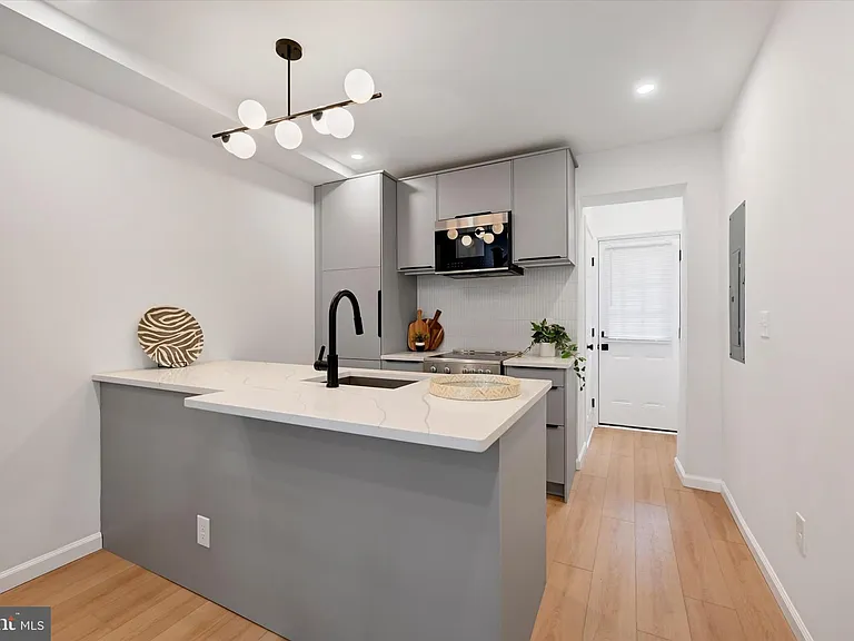 1705 Olive St — Photo 7