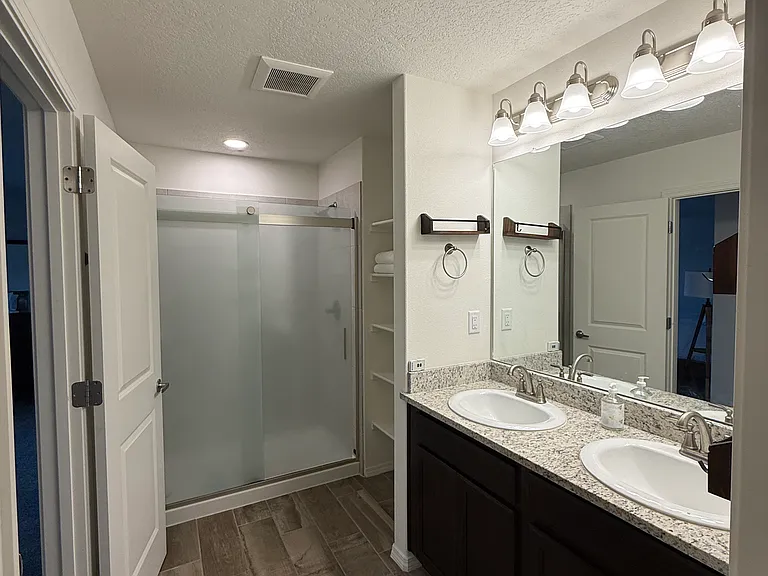 7183 Plaza Central — Photo 11