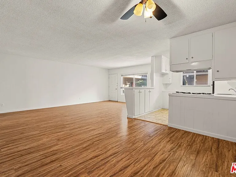 15540 Moorpark St #1 — Photo 2
