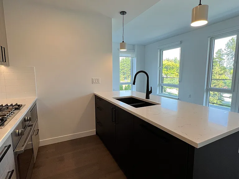 6859 Cambie St #3XX — Photo 5