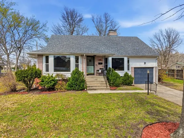 911 Euclid Blvd, Carthage, MO 64836