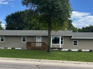 612 W 8th St, Neligh, NE 68756