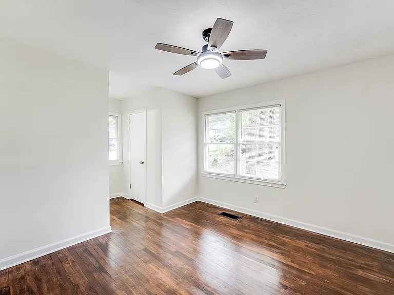 244 Mathews Cir SE — Photo 9