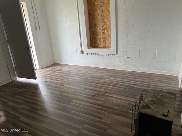 jackson-mississippi-440881252 picture