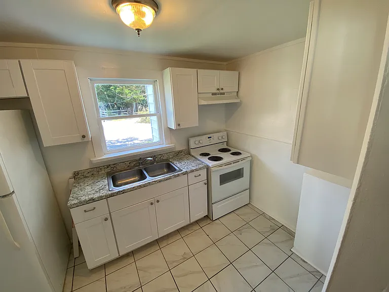 702 Grove St — Photo 6