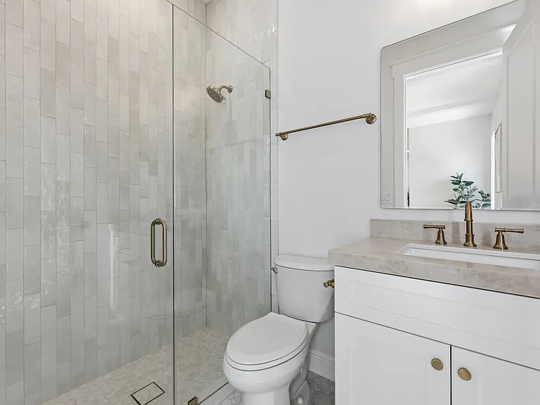 920 W Alfred St — Photo 22