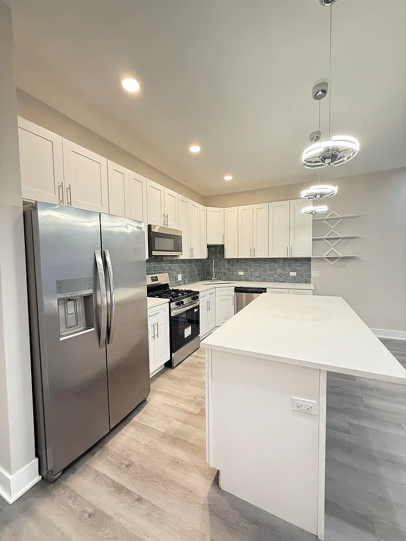 2 bed, 1300 sqft, $2,750 — Photo 2