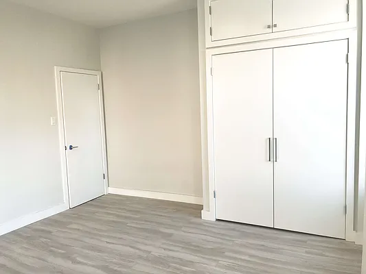 Rented by Realty 2000 Associates Ltd | media 1