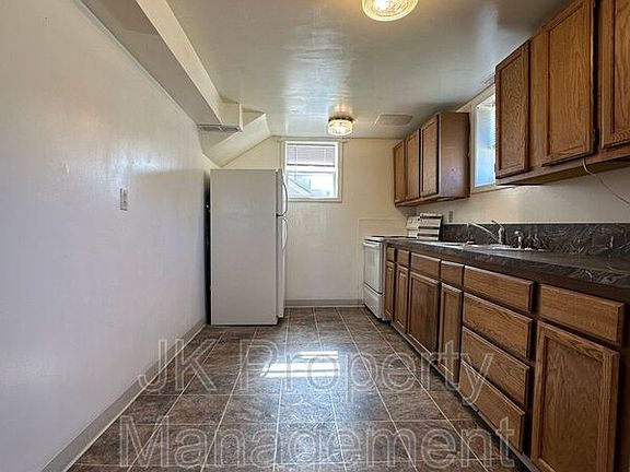 3rd image of 1300 6th Ave S #1