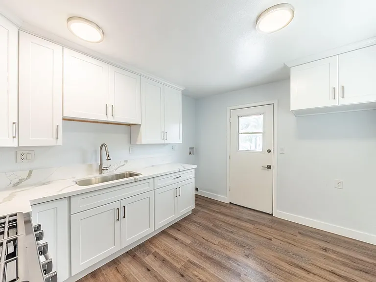 12547 Josephine St — Photo 8