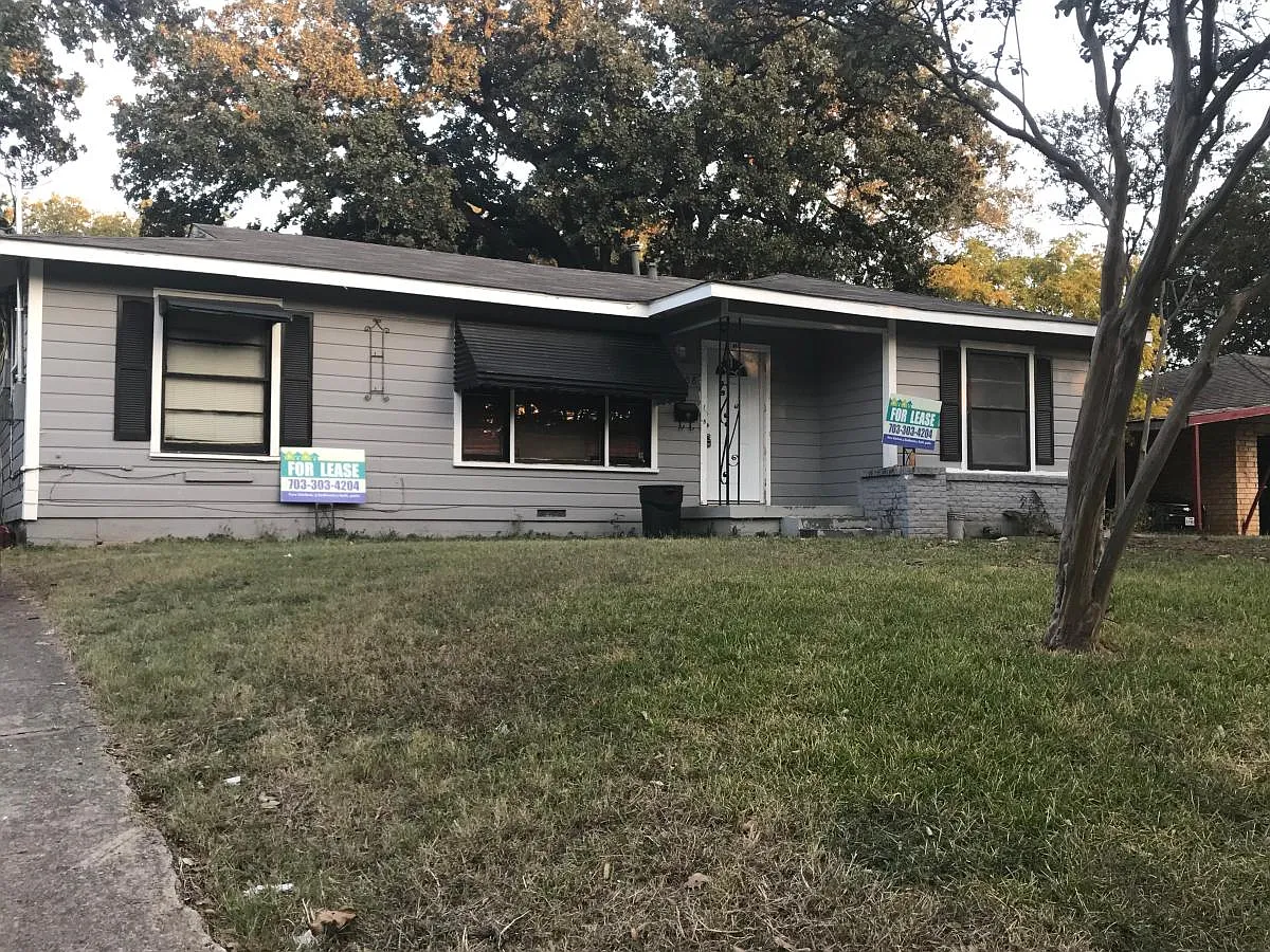 208 Hurstview Drive — Photo 4