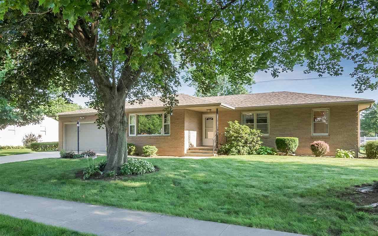 611 F Ave, Kalona, IA 52247 Zillow