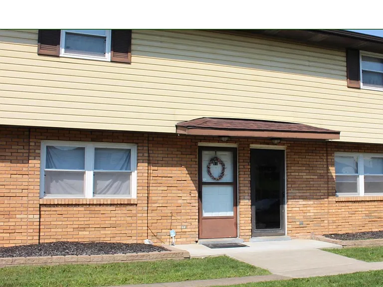 5 Maplewood Dr #12 — Photo 1