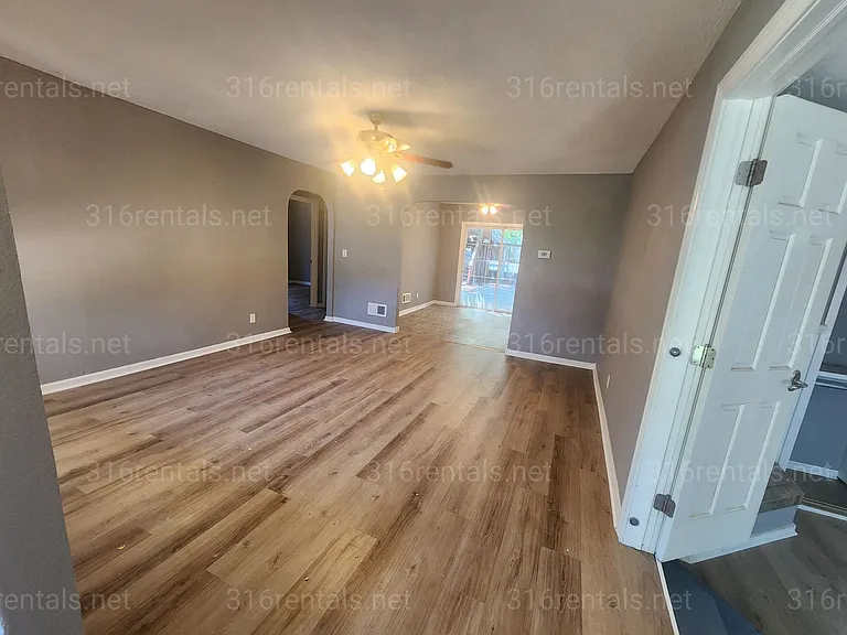 1043 N Dellrose Ave — Photo 2