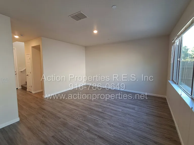 2136 Malibu Pl — Photo 9