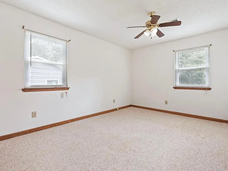 2795 Fox Hall Ln N — Photo 13