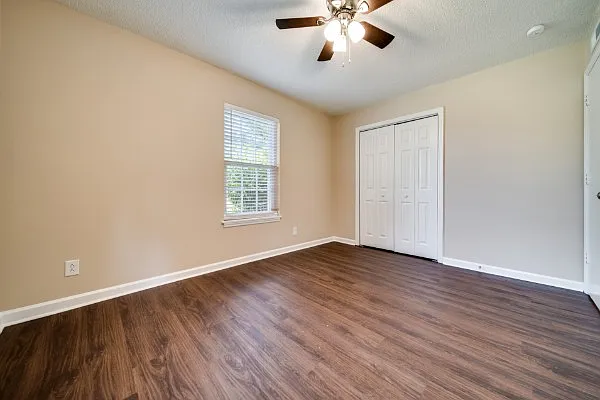 1184 Meadowview Dr — Photo 13