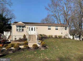 11 Beaver Ave, Mount Laurel, NJ 08054