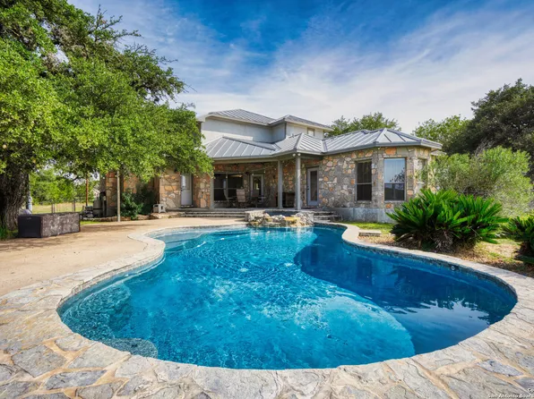 284 TRACIE TRL, Lakehills, TX 78063