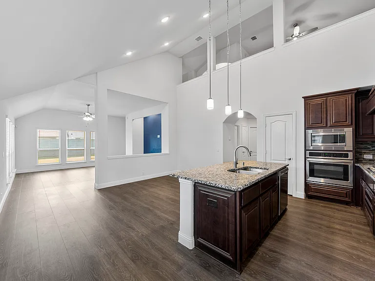 7404 Hawthorne Way — Photo 13
