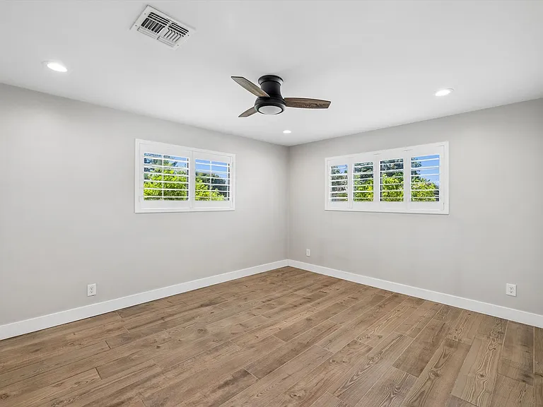 301 E Royal Palm Rd — Photo 33