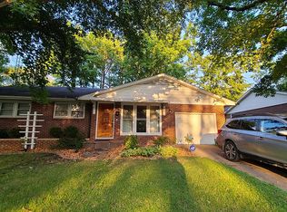 807 S Skyline Dr, Carbondale, IL 62901