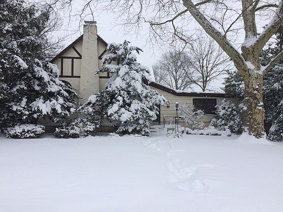 Front of house in Winter