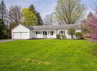 32 Cricket Hill Dr, Pittsford, NY 14534