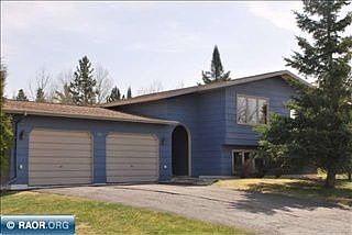 1st image of 208 S 6th St E
