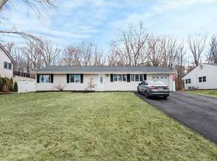 17 Aldrich Rd, Kendall Park, NJ 08824