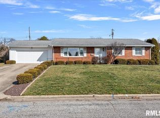 4 Permac Rd, Jacksonville, IL 62650