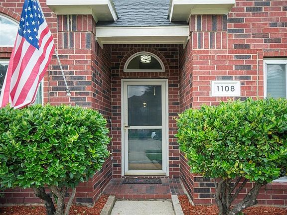 3rd image of 1108 Kelly Ln