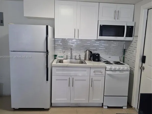 5712 Hollywood Blvd #1, Hollywood, FL 33021