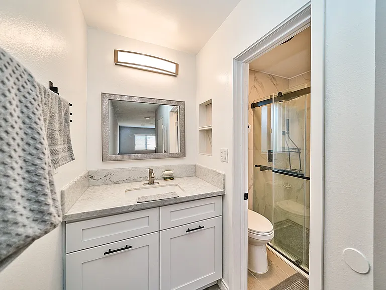 216 N Alhambra Ave #B — Photo 15