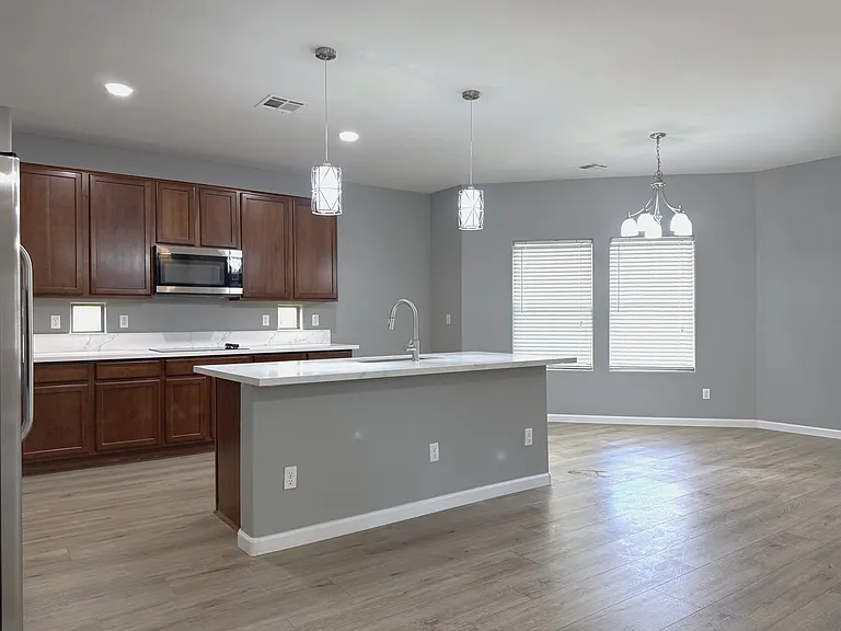 4056 E Devon Dr — Photo 5