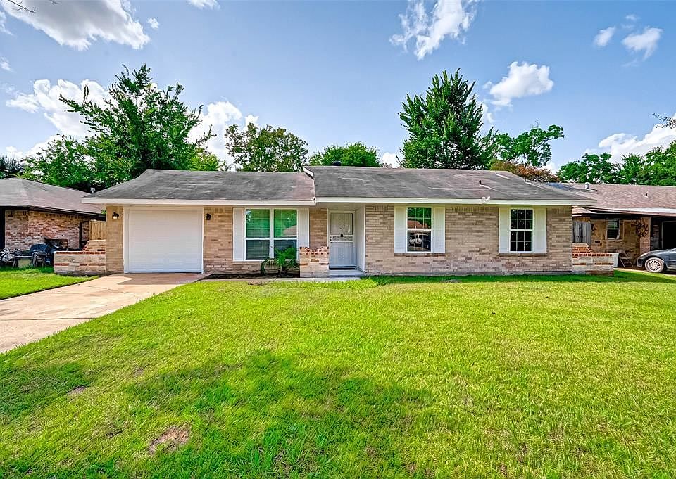 1st image of 6318 Maple Hill Dr