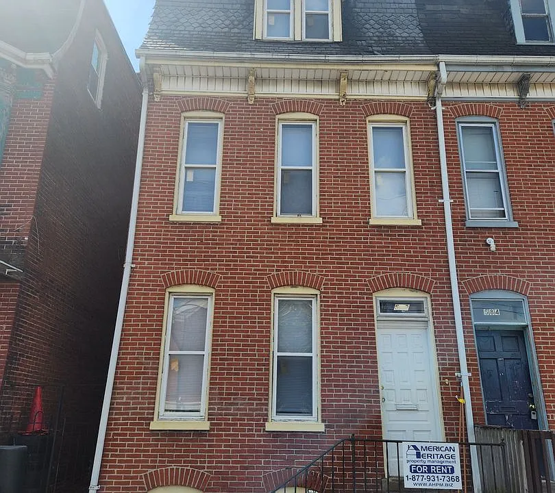 582 W King St