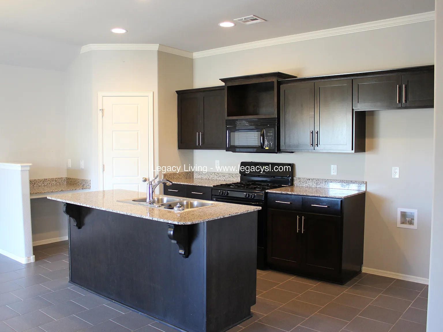 14603 E 111th Ct N - Newer 4/2/2 in Lake Valley, Owasso. Tons of Community Amenities! — Photo 4