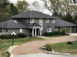 3800 Fox Fire St, Hutchinson, KS 67502