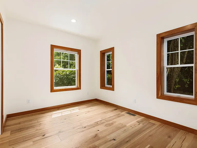 2223 11th Ave E — Photo 14