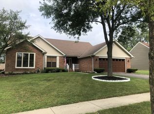 556 White Birch Rd, Lindenhurst, IL 60046