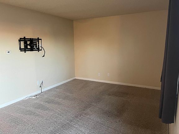 4th image of 469 Royal Ann Way