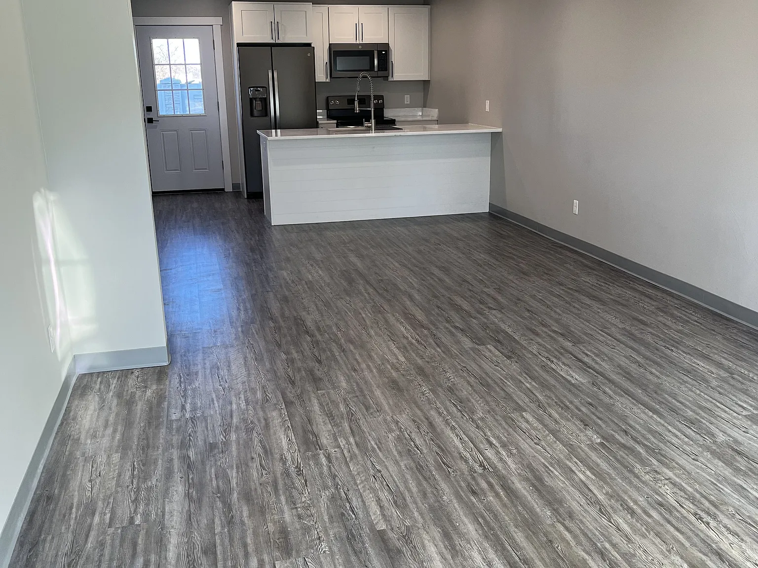 4 bed, 3.0 bath, 1752 sqft, $2,700 — Photo 2