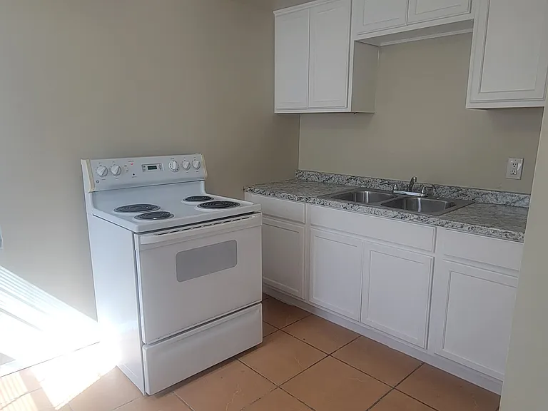 1316 N Ellison Ave — Photo 3