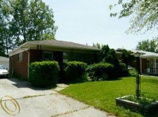 27260 E Crestmont St, Roseville, MI 48066
