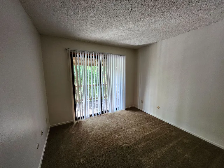 1562 NW 1st St #2 — Photo 15