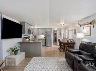 101 S Flagstone Ln, Eagle, ID 83616