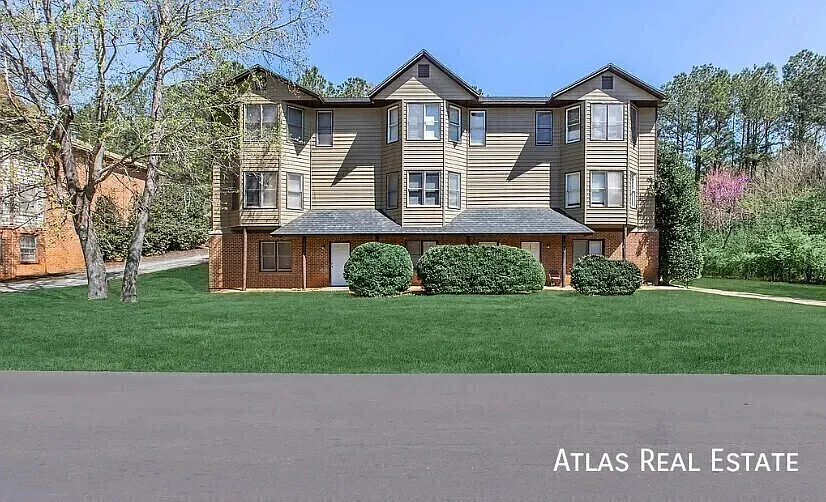 3 Bedroom Townhome near Eastside Schools and Shopping! — Photo 2